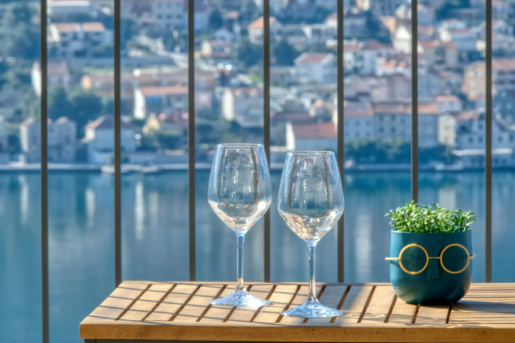 Apartman sa pogledom na more, Dobrota