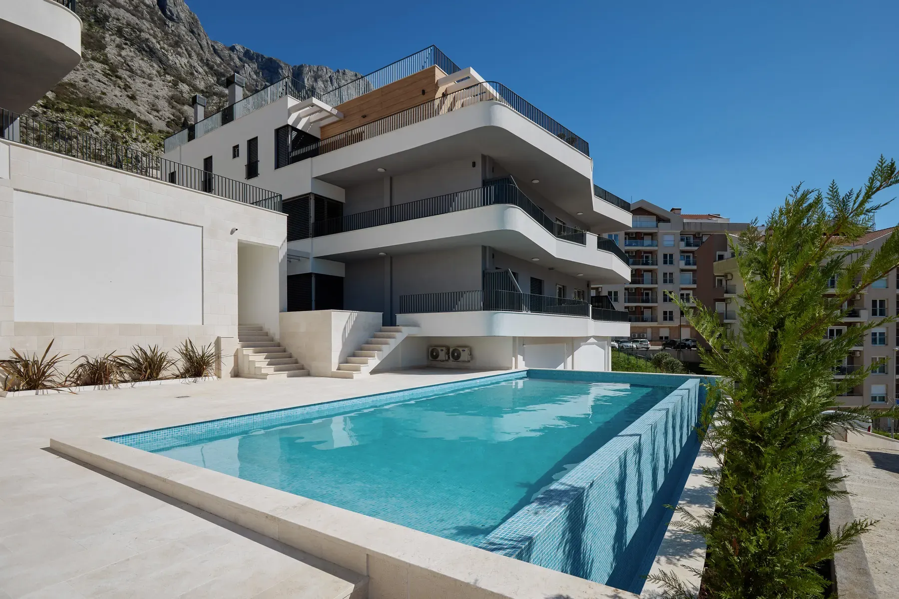 Emera Luxury Suite, Dobrota