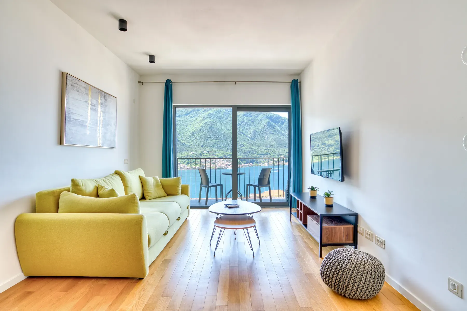 Apartman sa pogledom na more, Kotor
