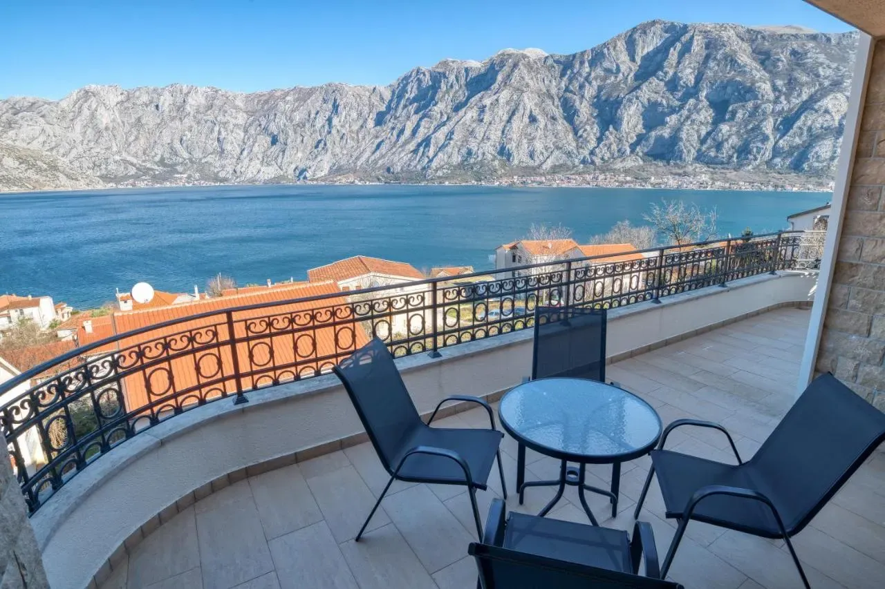 Luksuzan trosoban stan, Kotor