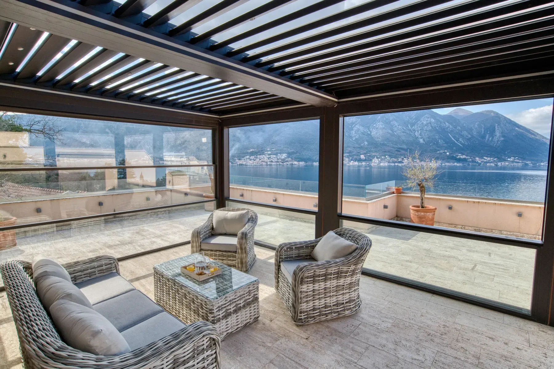 Luksuzan penthouse sa prelijepom krovnom terasom