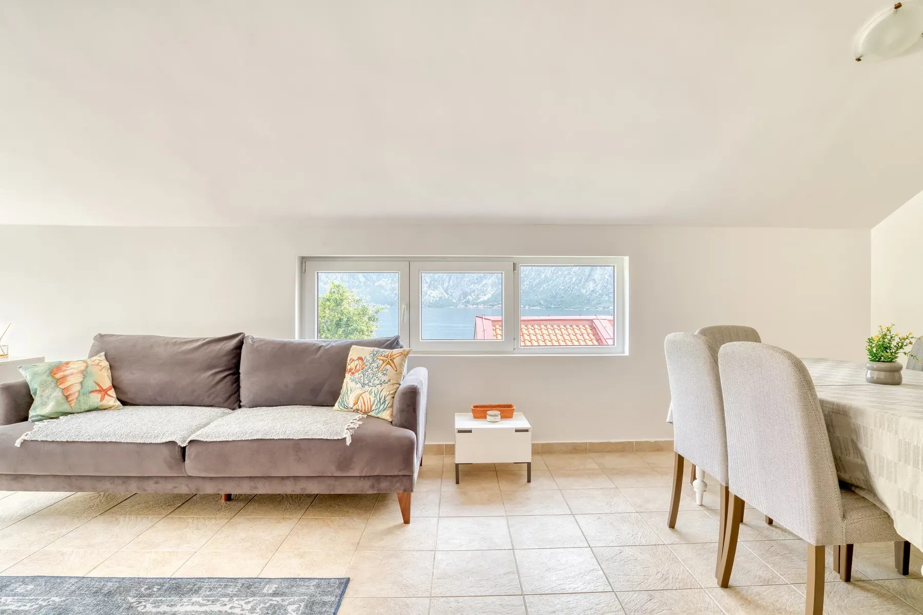 Dvosoban apartman sa pogledom na more, Prčanj